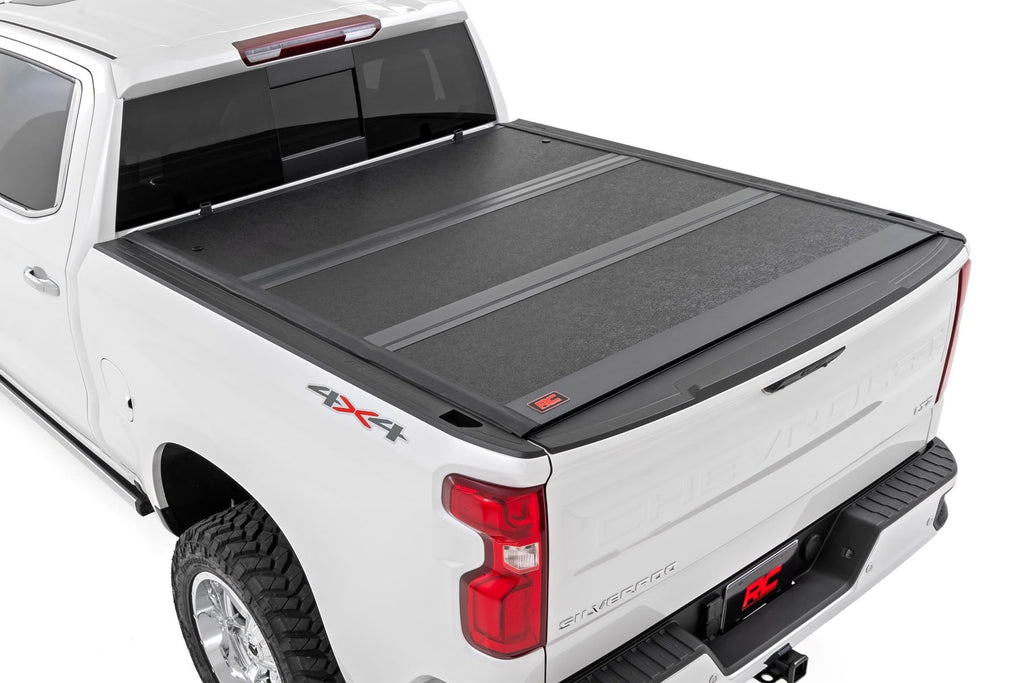 Hard Low Profile Bed Cover 5 Foot 10 Inch Bed Chevy/GMC Sierra 1500 (19-26)/Silverado 1500 (19-26) Rough Country