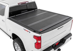Hard Low Profile Bed Cover 5 Foot 10 Inch Bed Chevy/GMC Sierra 1500 (19-26)/Silverado 1500 (19-26) Rough Country