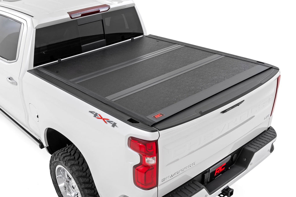 Hard Low Profile Bed Cover 6 Foot 7 Inch Bed Chevy/GMC Sierra 1500 (19-26)/Silverado 1500 (19-26) Rough Country