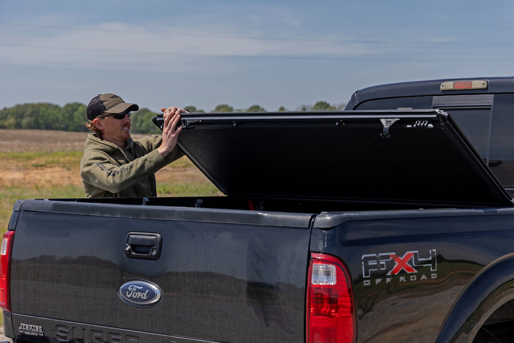 Hard Low Profile Bed Cover 6 Foot 10 Inch Bed Ford F-250/F-350 Super Duty (99-16) Rough Country