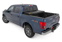 Cargar imagen en el visor de la galería, Hard Low Profile Bed Cover 5 Foot 7 Inch Bed Ford F-150 (15-20)/Raptor (17-20) Rough Country