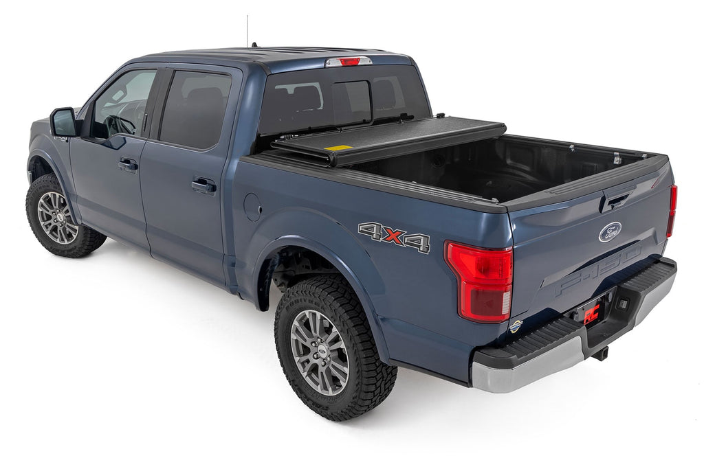 Hard Low Profile Bed Cover 5 Foot 7 Inch Bed Ford F-150 (21-26)/F-150 Lightning (22-26) Rough Country