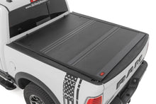 Cargar imagen en el visor de la galería, Hard Low Profile Bed Cover 5 Foot 7 Inch Bed No Rambox Ram 1500 2WD/4WD (2009-2018 &amp; Classic) Rough Country