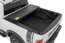 Cargar imagen en el visor de la galería, Hard Low Profile Bed Cover 5 Foot 7 Inch Bed No Rambox Ram 1500 2WD/4WD (2009-2018 &amp; Classic) Rough Country