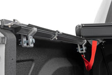 Cargar imagen en el visor de la galería, Hard Low Profile Bed Cover 5 Foot 7 Inch Bed No Rambox Ram 1500 2WD/4WD (2009-2018 &amp; Classic) Rough Country
