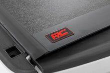 Cargar imagen en el visor de la galería, Hard Low Profile Bed Cover 5 Foot 7 Inch Bed No Rambox Ram 1500 2WD/4WD (2009-2018 &amp; Classic) Rough Country