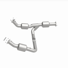 Cargar imagen en el visor de la galería, Magnaflow 18-20 Chevrolet Express 2500 Single Underbody 4.3L Direct Fit Catalytic Converter