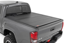 Cargar imagen en el visor de la galería, Hard Tri-Fold Flip Up Bed Cover 6 Foot Bed Toyota Tacoma 2WD/4WD (2016-2023) Rough Country