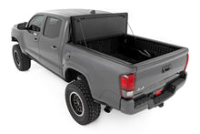 Cargar imagen en el visor de la galería, Hard Tri-Fold Flip Up Bed Cover 6 Foot Bed Toyota Tacoma 2WD/4WD (2016-2023) Rough Country