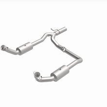 Cargar imagen en el visor de la galería, Magnaflow 09-13 Ford E-350 Super Duty V10 6.8 OEM Underbody Direct Fit Catalytic Converter