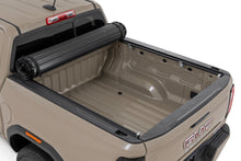 Cargar imagen en el visor de la galería, Hard Roll Up Bed Cover 5 Foot Bed Chevy/GMC Canyon/Colorado 2WD/4WD (23-26) Rough Country