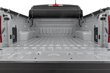 Cargar imagen en el visor de la galería, Hard Roll Up Bed Cover 4 Foot 6 Inch Bed Ford Maverick 2WD/4WD (2022-2026) Rough Country