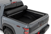 Cargar imagen en el visor de la galería, Hard Roll Up Bed Cover 5 Foot Bed Nissan Frontier 2WD/4WD (2022-2026) Rough Country