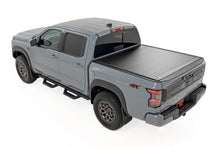 Cargar imagen en el visor de la galería, Hard Roll Up Bed Cover 5 Foot Bed Nissan Frontier 2WD/4WD (2022-2026) Rough Country
