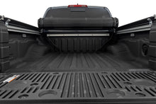 Cargar imagen en el visor de la galería, Hard Roll Up Bed Cover 5 Foot Bed Nissan Frontier 2WD/4WD (2022-2026) Rough Country