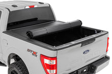 Cargar imagen en el visor de la galería, Hard Roll Up Bed Cover 5 Foot 7 Inch Bed Ford F-150 (15-26)/F-150 Lightning (22-26) Rough Country