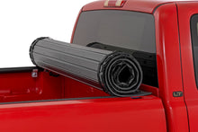 Cargar imagen en el visor de la galería, Hard Roll Up Bed Cover 6 Foot 7 Inch Bed Silverado/Sierra 1500 (00-06 &amp; Classic) Rough Country