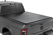 Cargar imagen en el visor de la galería, Hard Roll Up Bed Cover 6 Foot 4 Inch Bed Ram 1500 (09-18)/2500 (09-26) Rough Country