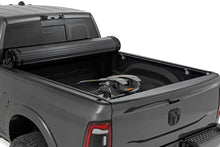 Cargar imagen en el visor de la galería, Hard Roll Up Bed Cover 6 Foot 4 Inch Bed Ram 1500 (09-18)/2500 (09-26) Rough Country