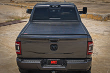 Cargar imagen en el visor de la galería, Hard Roll Up Bed Cover 6 Foot 4 Inch Bed Ram 1500 (09-18)/2500 (09-26) Rough Country