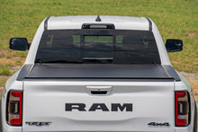 Cargar imagen en el visor de la galería, Hard Roll Up Bed Cover 5 Foot 7 Inch Bed Ram 1500 (19-26)/1500 TRX (21-24) Rough Country