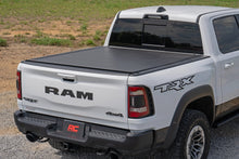 Cargar imagen en el visor de la galería, Hard Roll Up Bed Cover 5 Foot 7 Inch Bed Ram 1500 (19-26)/1500 TRX (21-24) Rough Country