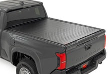 Cargar imagen en el visor de la galería, Hard Roll Up Bed Cover 6 Foot Bed Toyota Tacoma 2WD/4WD (2024-2026) Rough Country