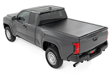 Cargar imagen en el visor de la galería, Hard Roll Up Bed Cover 6 Foot Bed Toyota Tacoma 2WD/4WD (2024-2026) Rough Country