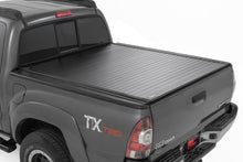 Cargar imagen en el visor de la galería, Hard Roll Up Bed Cover 5 Foot Bed Toyota Tacoma 2WD/4WD (2005-2015) Rough Country