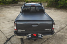 Cargar imagen en el visor de la galería, Hard Roll Up Bed Cover 5 Foot Bed Toyota Tacoma 2WD/4WD (2005-2015) Rough Country