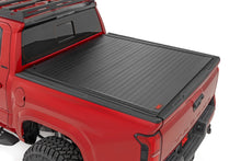 Cargar imagen en el visor de la galería, Hard Roll Up Bed Cover 5 Foot Bed Toyota Tacoma 2WD/4WD (2024-2026) Rough Country