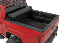 Cargar imagen en el visor de la galería, Hard Roll Up Bed Cover 5 Foot Bed Toyota Tacoma 2WD/4WD (2024-2026) Rough Country