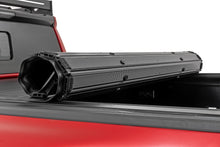 Cargar imagen en el visor de la galería, Hard Roll Up Bed Cover 5 Foot Bed Toyota Tacoma 2WD/4WD (2024-2026) Rough Country