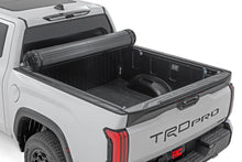 Cargar imagen en el visor de la galería, Hard Roll Up Bed Cover 5 Foot 7 Inch Bed Toyota Tundra 2WD/4WD (2022-2026) Rough Country