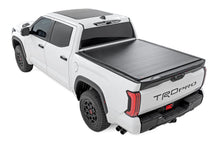Cargar imagen en el visor de la galería, Hard Roll Up Bed Cover 5 Foot 7 Inch Bed Toyota Tundra 2WD/4WD (2022-2026) Rough Country