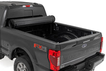 Cargar imagen en el visor de la galería, Hard Roll Up Bed Cover 6 Foot 10 Inch Bed Ford F-250/F-350 Super Duty (17-26) Rough Country