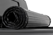 Cargar imagen en el visor de la galería, Hard Roll Up Bed Cover 6 Foot 10 Inch Bed Ford F-250/F-350 Super Duty (17-26) Rough Country