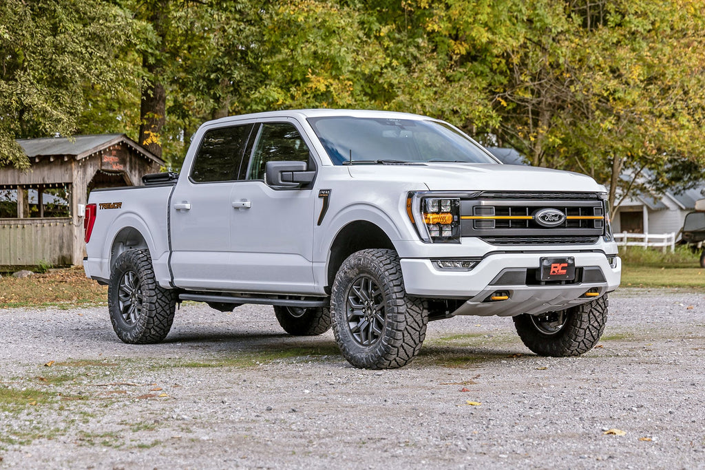 2.5 Inch Lift Kit M1 Struts Ford F-150 Tremor 4WD (2021-2025) Rough Country