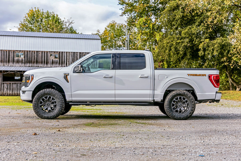 2.5 Inch Lift Kit M1 Struts Ford F-150 Tremor 4WD (2021-2025) Rough Country