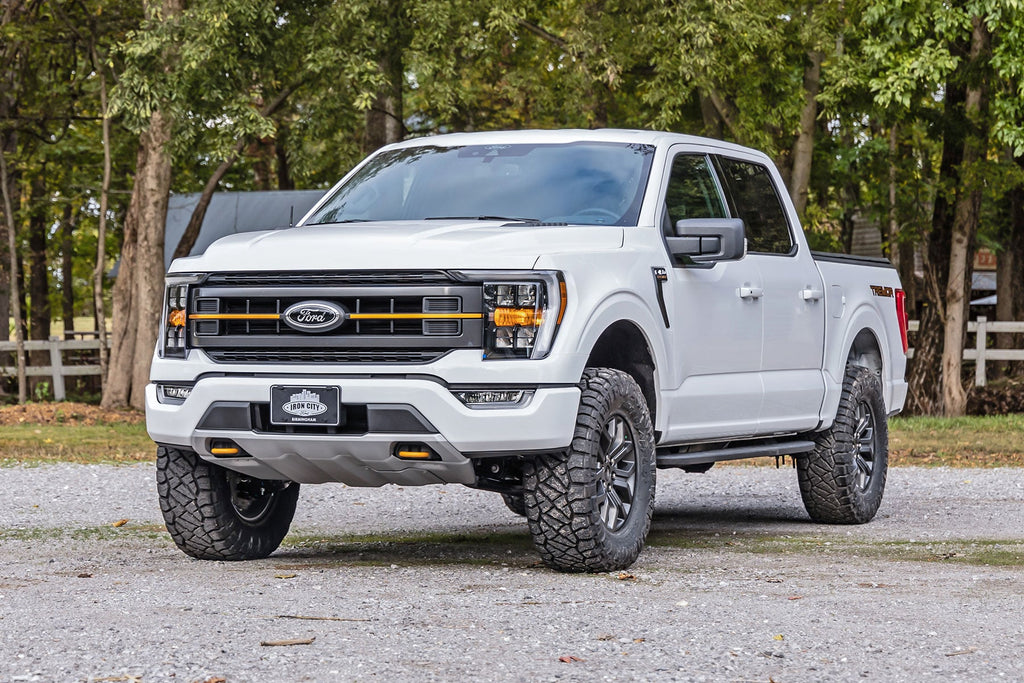 2.5 Inch Lift Kit M1 Struts Ford F-150 Tremor 4WD (2021-2025) Rough Country