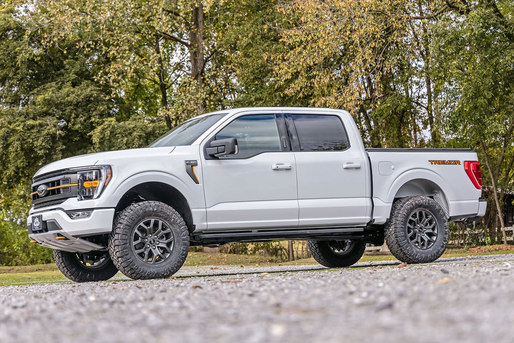 2.5 Inch Lift Kit M1 Struts Ford F-150 Tremor 4WD (2021-2025) Rough Country