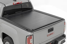 Load image into Gallery viewer, Powered Retractable Bed Cover 5 Foot Bed Chevy/GMC Canyon/Colorado (15-26) Rough Country