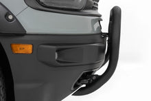 Cargar imagen en el visor de la galería, Nudge Bar w/ Tow Hooks 20 Inch Black Single Row LED Ford Bronco Sport (21-24) Rough Country