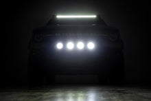 Cargar imagen en el visor de la galería, Nudge Bar w/ Tow Hooks 20 Inch Black Single Row LED Ford Bronco Sport (21-24) Rough Country
