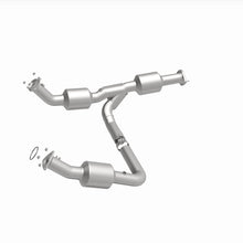 Cargar imagen en el visor de la galería, Magnaflow 18-20 Chevrolet Express 2500 Single Underbody 4.3L Direct Fit Catalytic Converter