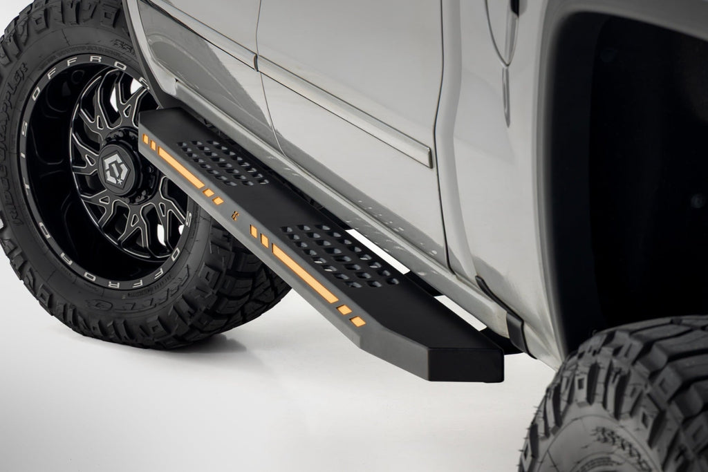 AC2 Running Boards Amber/White Crew Cab Silverado/Sierra 1500 (07-18) Rough Country