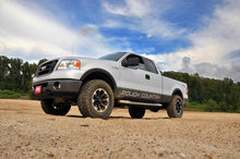 Cargar imagen en el visor de la galería, 2 Inch Ford Strut Leveling Kit w/V2 Shocks 04-08 F-150 Rough Country