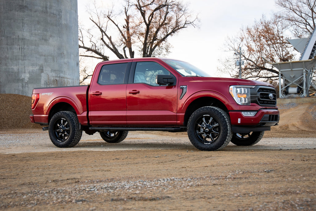 2.0 Inch Ford Leveling Kit w/V2 Shocks For 2021 F-150 Rough Country