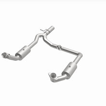 Cargar imagen en el visor de la galería, Magnaflow 09-13 Ford E-350 Super Duty V10 6.8 OEM Underbody Direct Fit Catalytic Converter