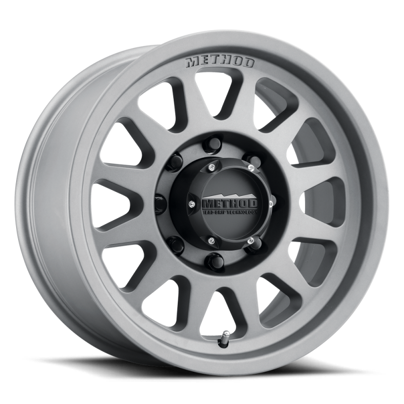 Method MR704 HD 17x9 18 mm Offset 8x180 130,81 mm CB Rueda de titanio